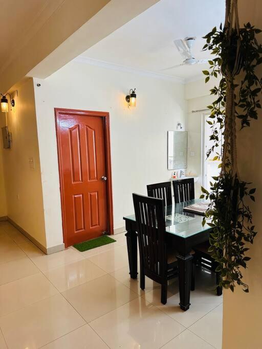Tranquil Apartment Варанаси Екстериор снимка
